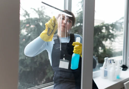Nettoyage de vitres intérieures et extérieures à Yèvres
